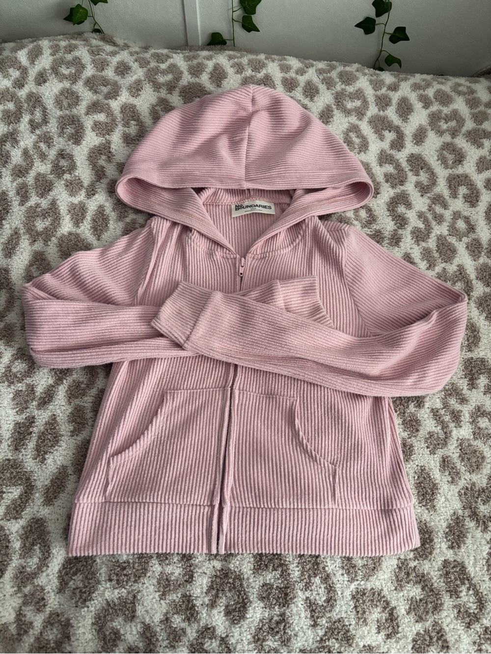 no boundaries pink ribbed cropped zip up hoodie